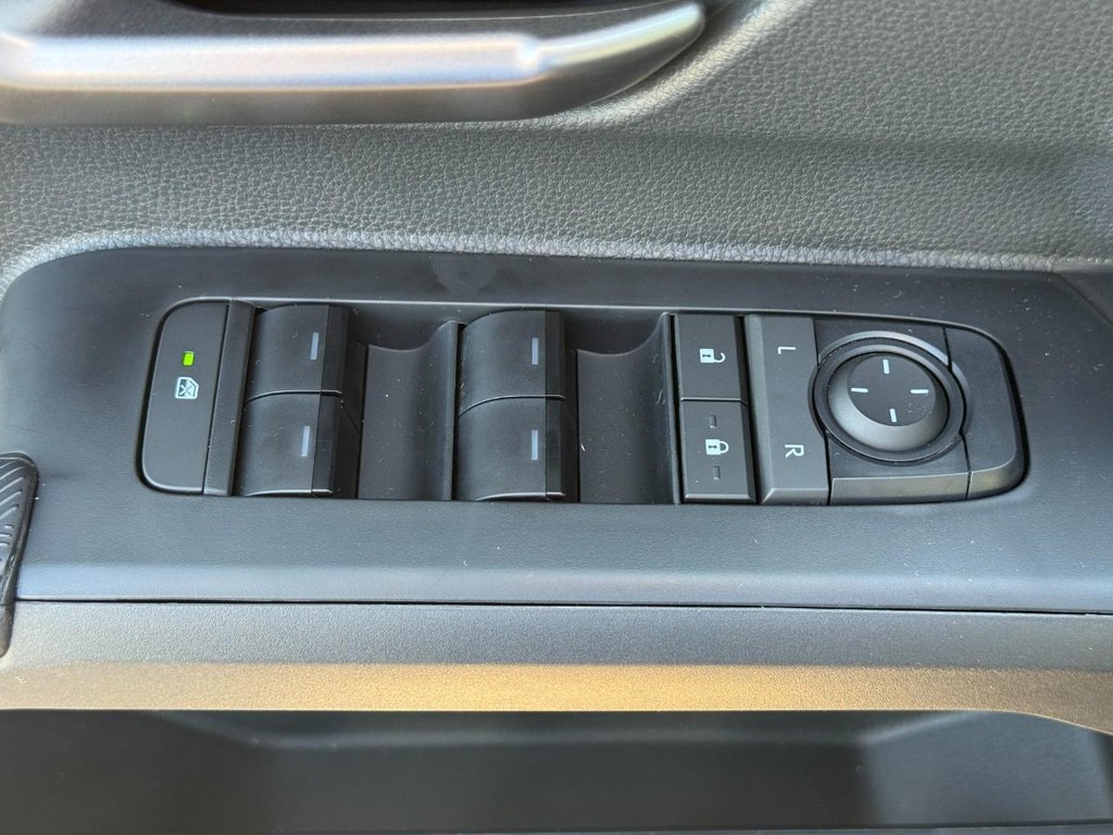Toyota Tacoma 4WD Vehicle Image 11
