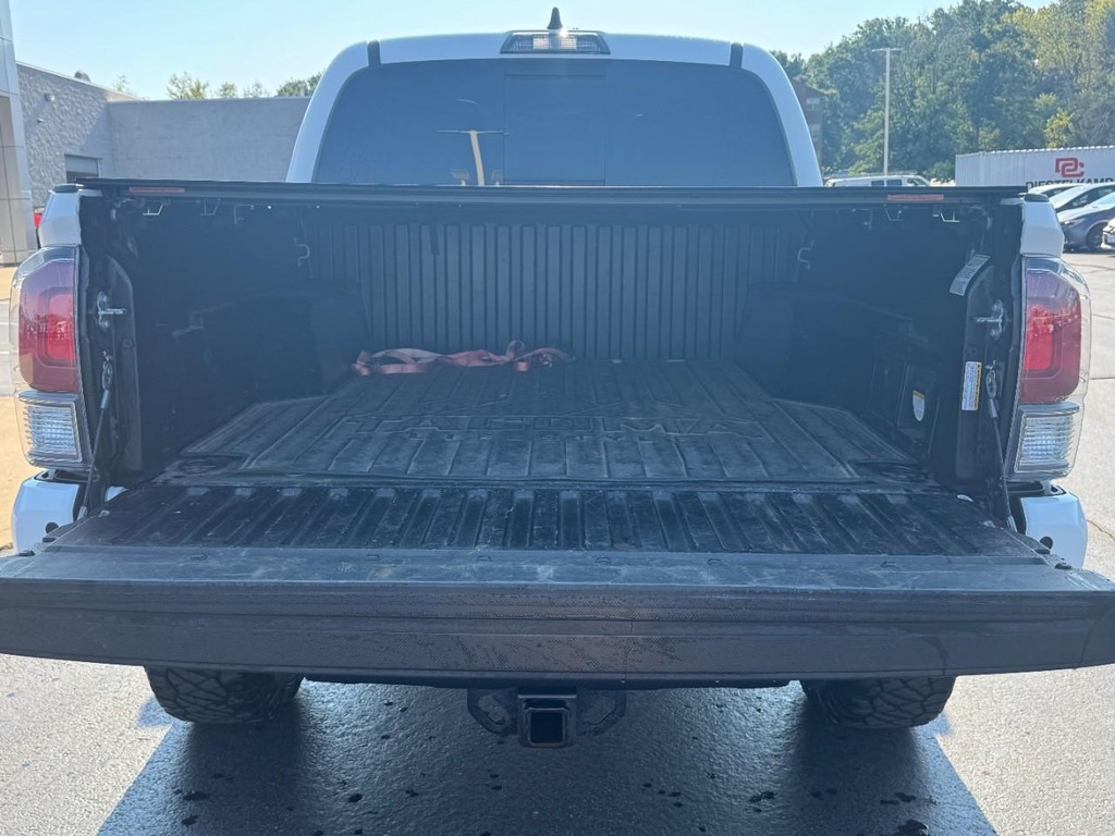 Toyota Tacoma 4WD Vehicle Image 5