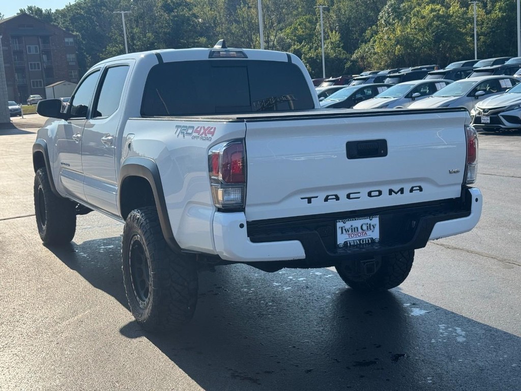 Toyota Tacoma 4WD Vehicle Image 6