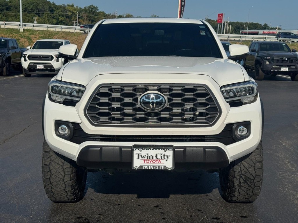 Toyota Tacoma 4WD Vehicle Image 9