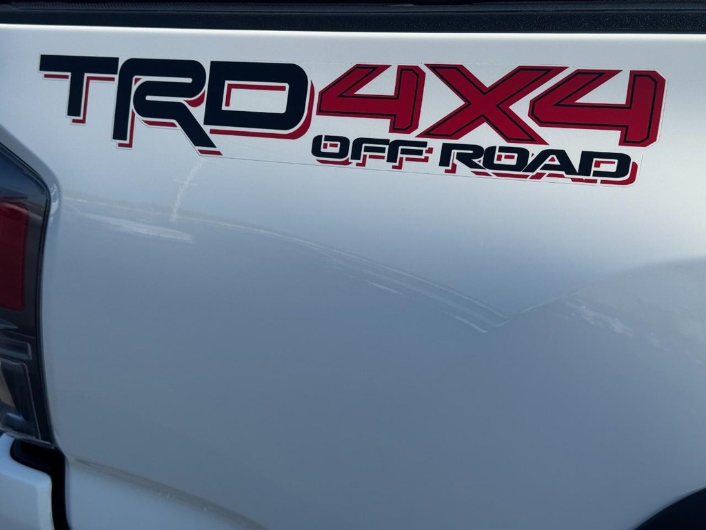 Toyota Tacoma 4WD Vehicle Image 10