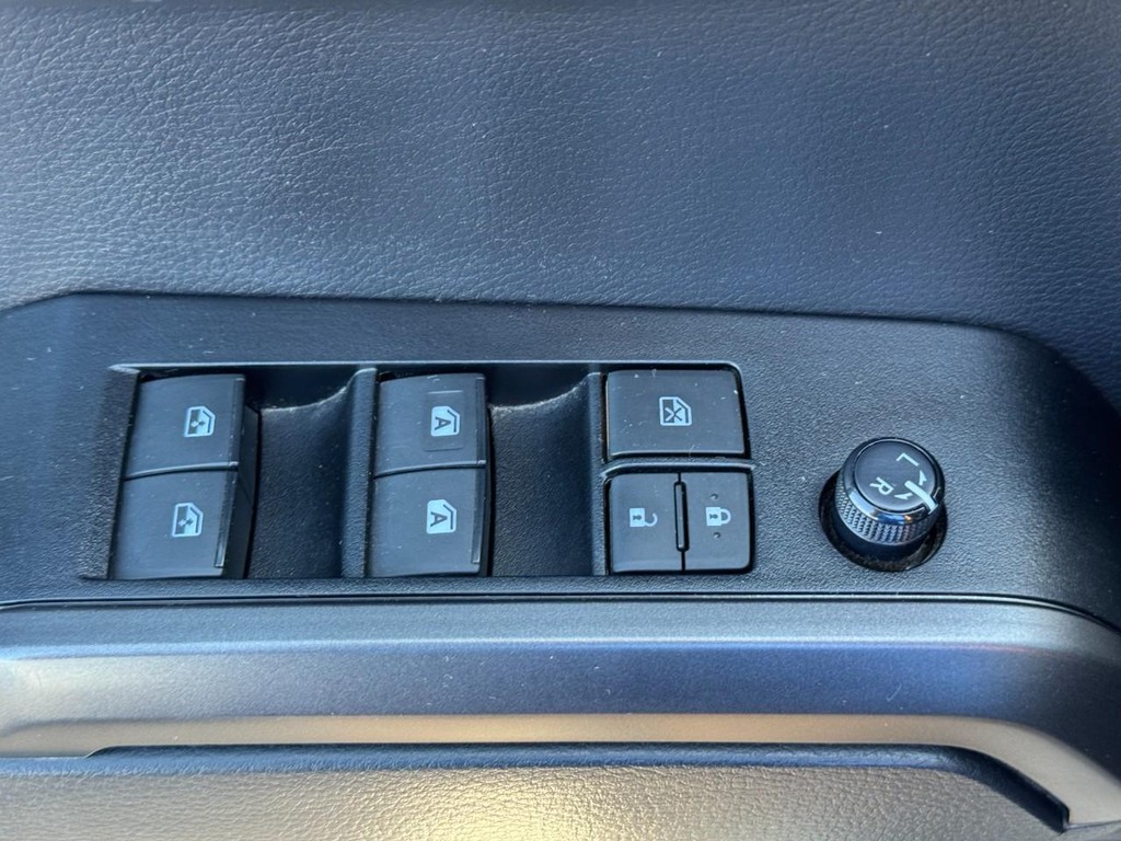 Toyota Tacoma 4WD Vehicle Image 16