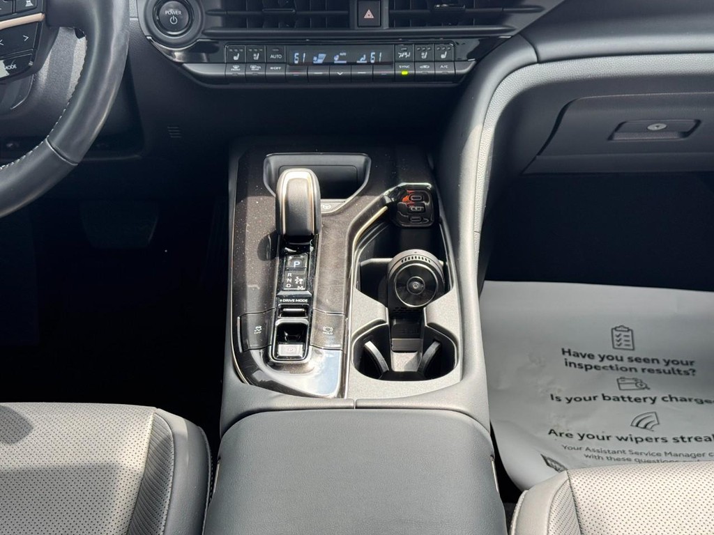 Toyota Crown Vehicle Image 16