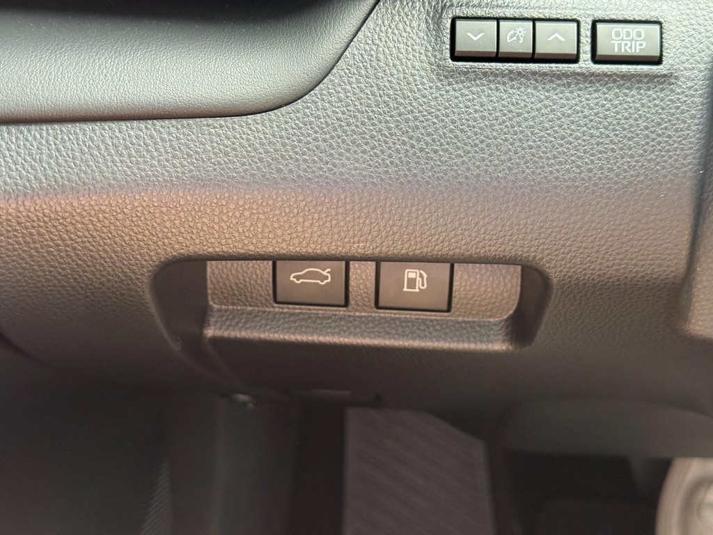 Toyota Crown Vehicle Image 20