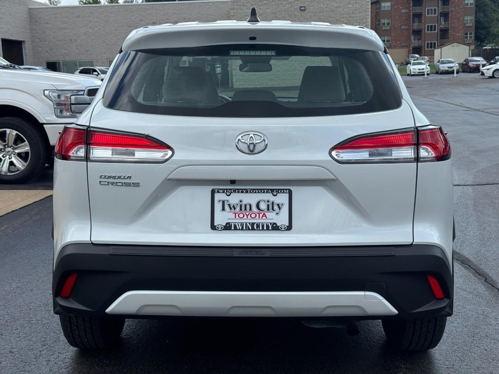 Toyota Corolla Cross Vehicle Image 4