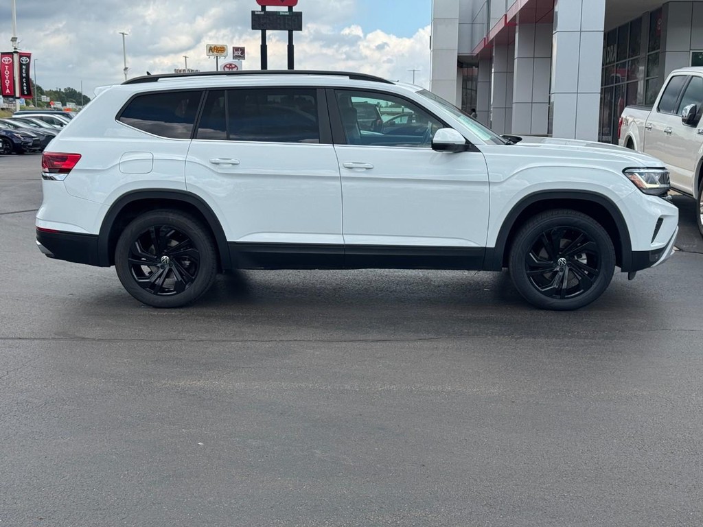 Volkswagen Atlas Vehicle Image 2