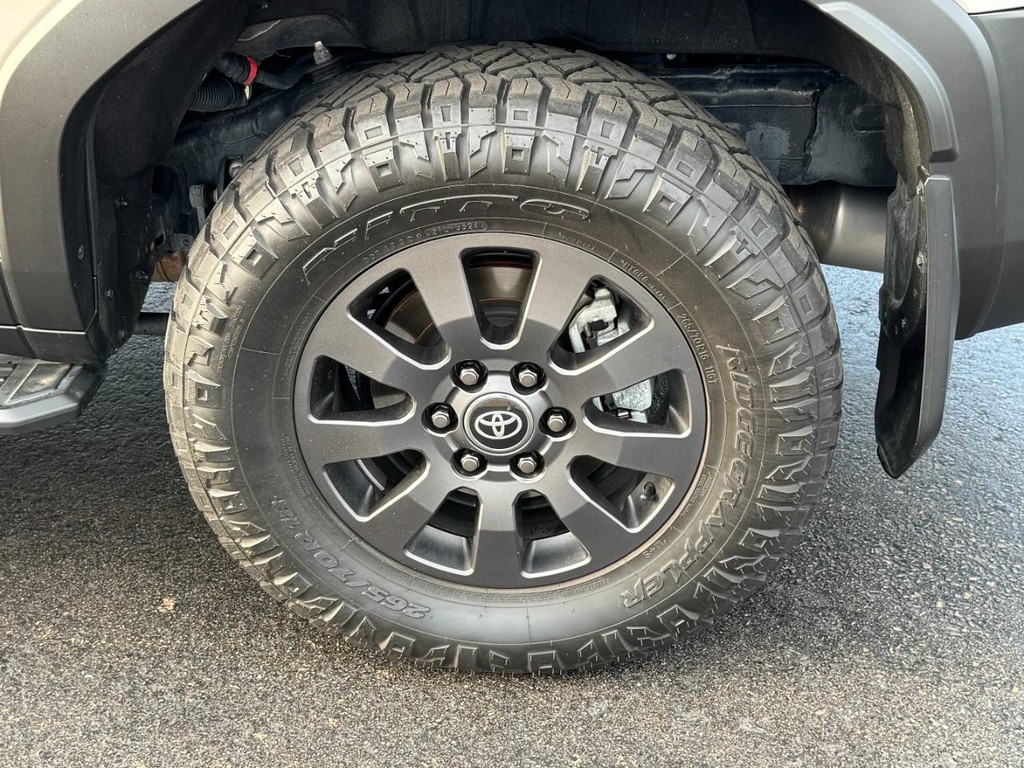 Toyota Land Cruiser Vehicle Image 7