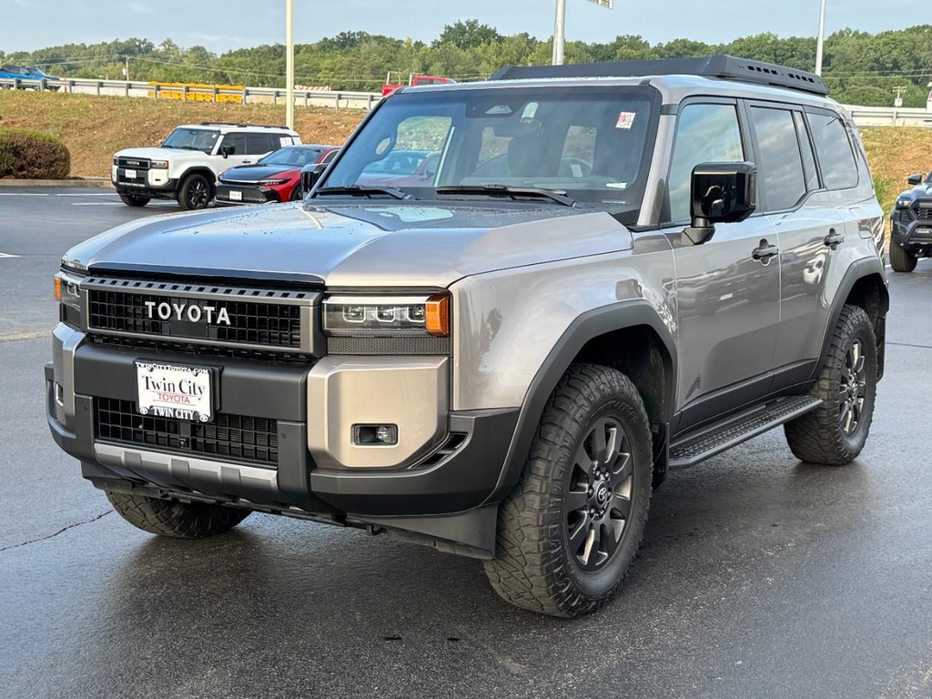 Toyota Land Cruiser Vehicle Image 9