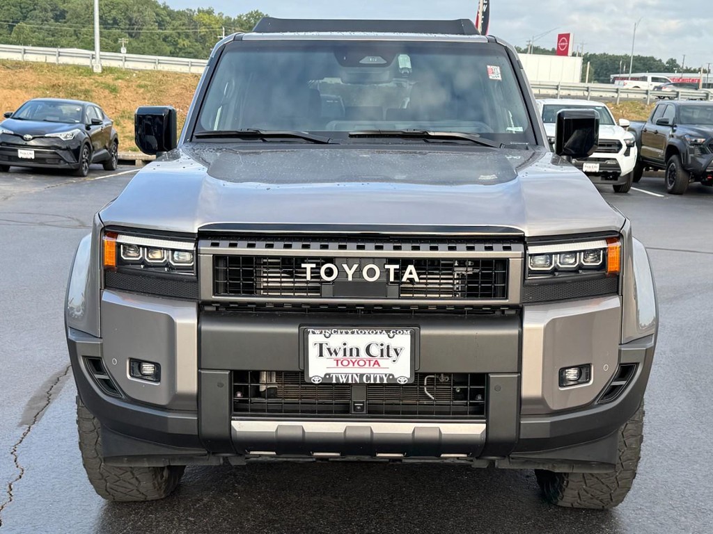 Toyota Land Cruiser Vehicle Image 10