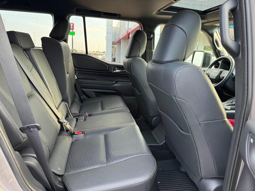 Toyota Land Cruiser Vehicle Image 11