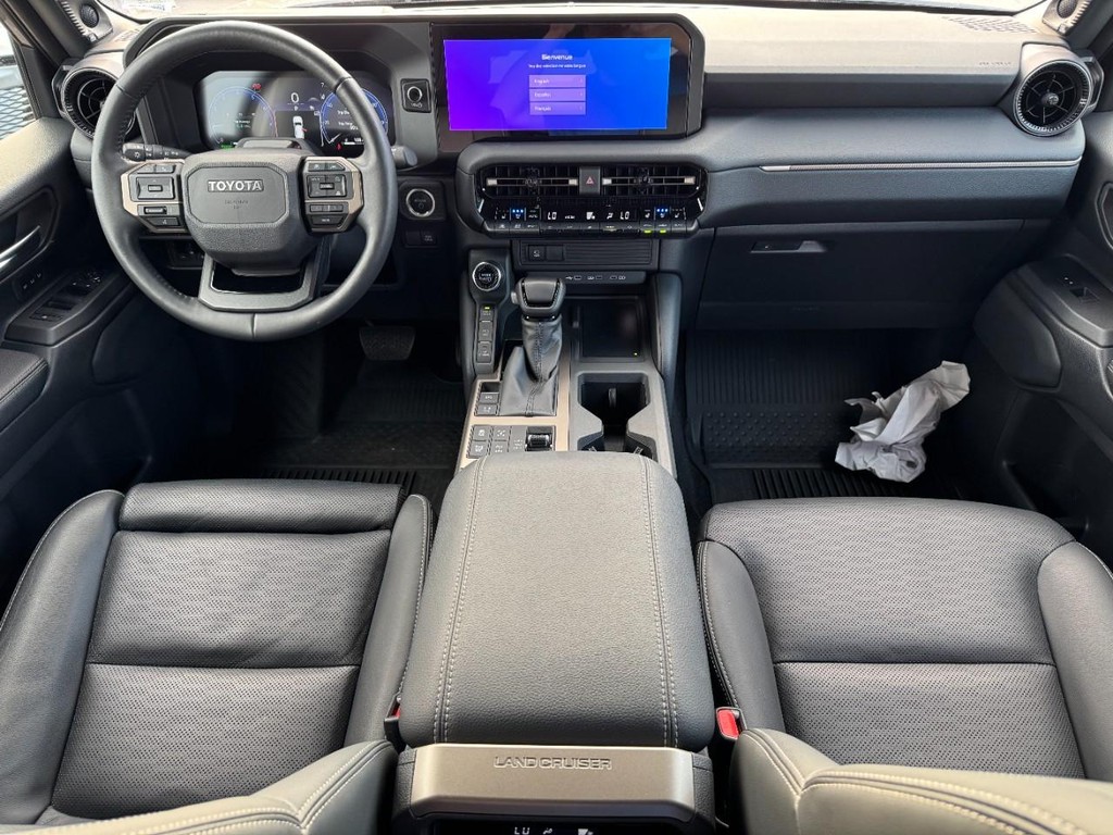 Toyota Land Cruiser Vehicle Image 13
