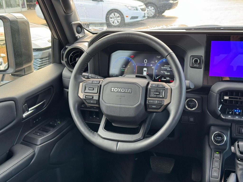 Toyota Land Cruiser Vehicle Image 14