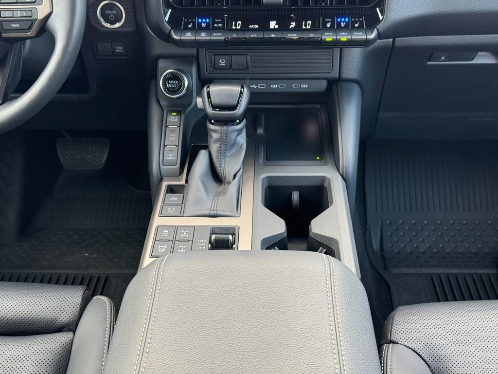 Toyota Land Cruiser Vehicle Image 16