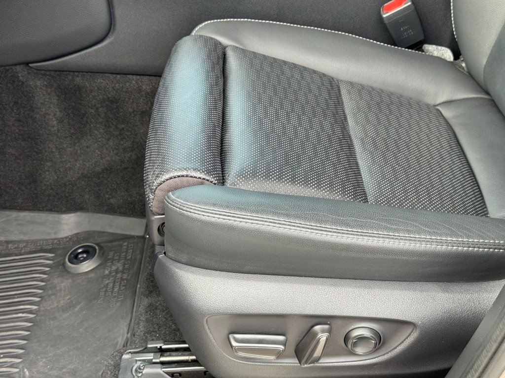 Toyota Land Cruiser Vehicle Image 18