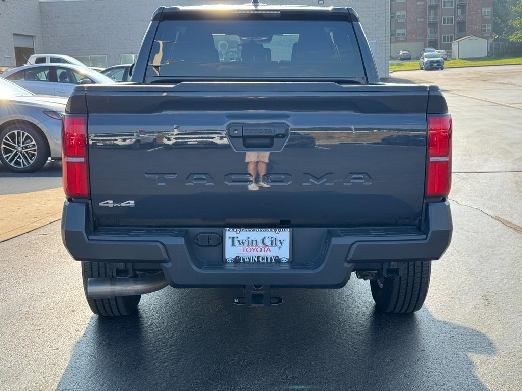 Toyota Tacoma 4WD Vehicle Image 4