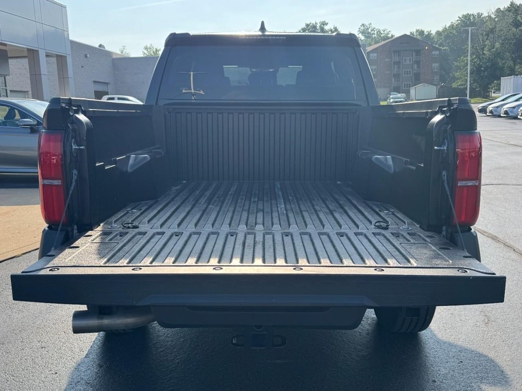 Toyota Tacoma 4WD Vehicle Image 5