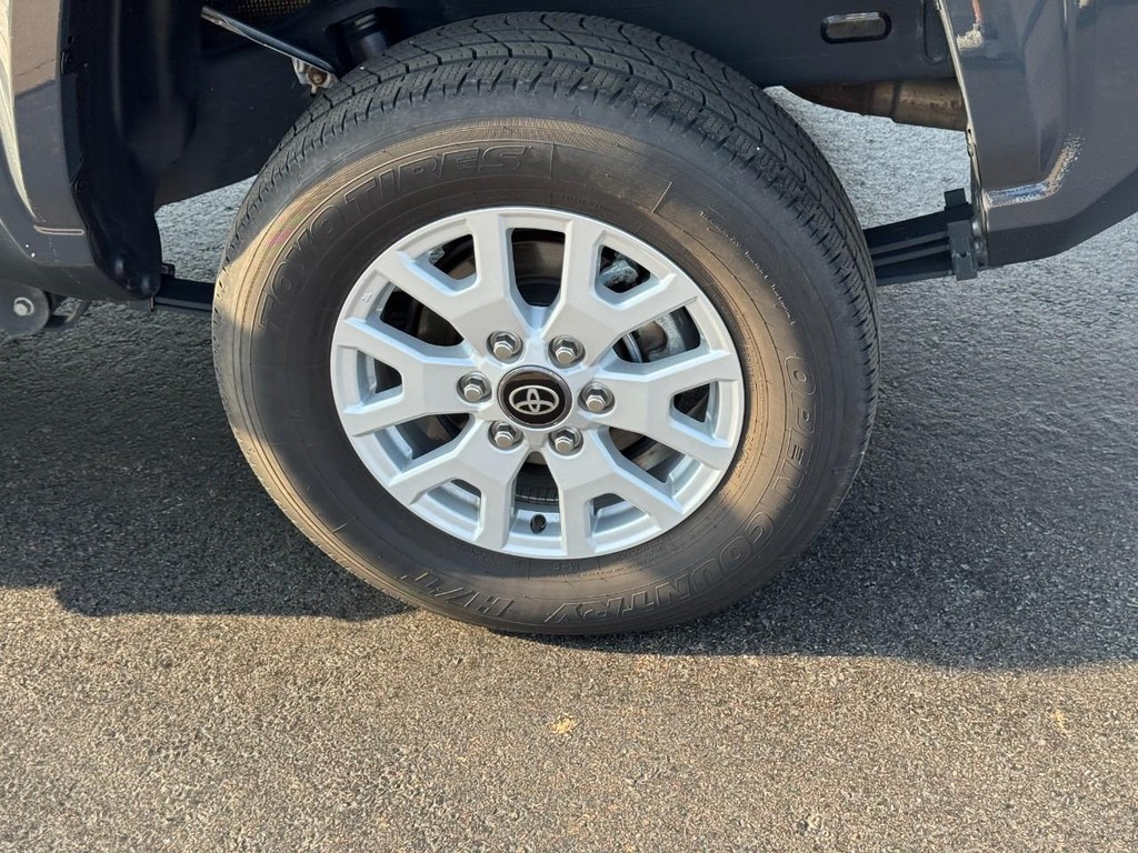 Toyota Tacoma 4WD Vehicle Image 7