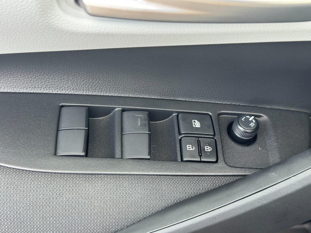 Toyota Corolla Vehicle Image 11