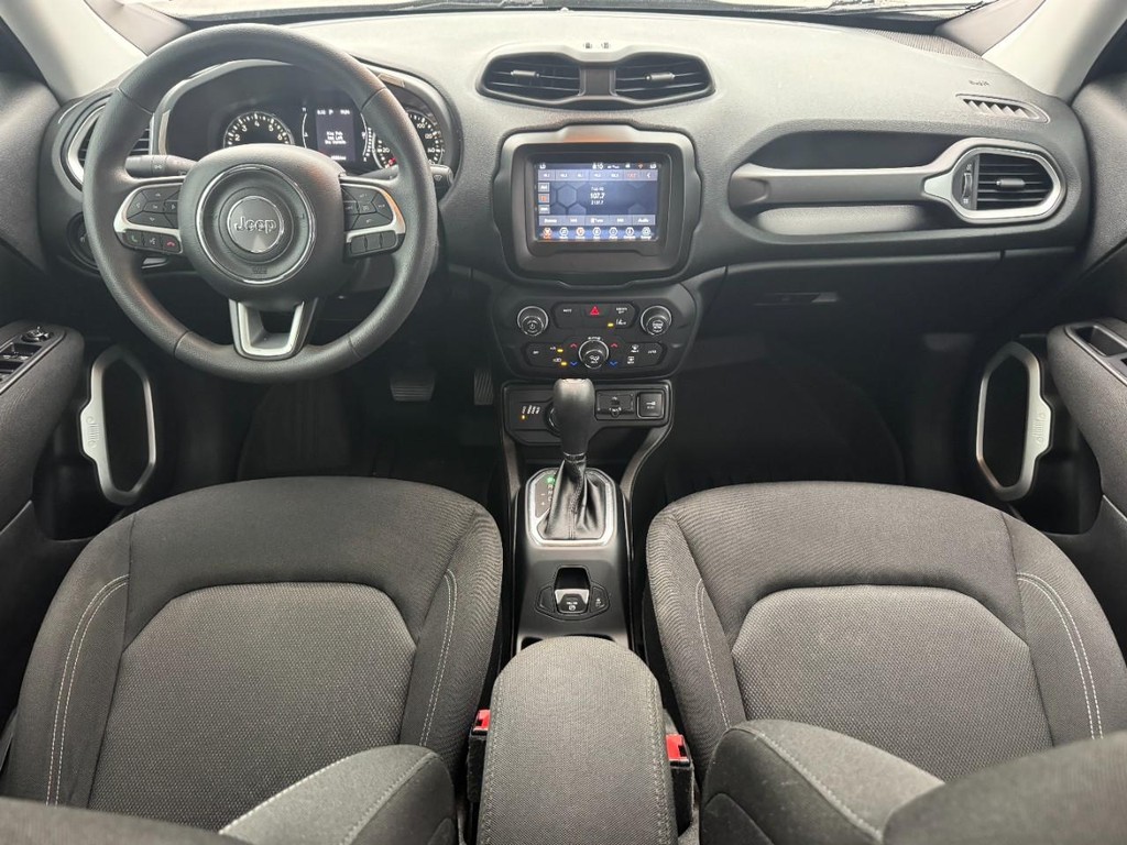 Jeep Renegade Vehicle Full-screen Gallery Image 11