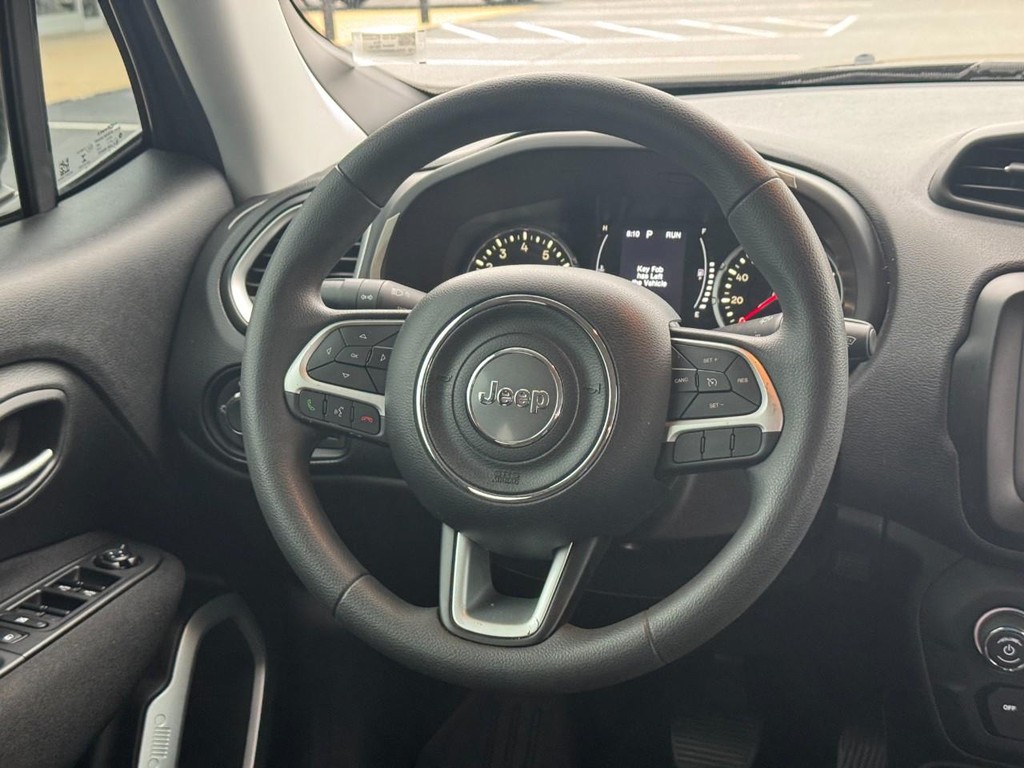 Jeep Renegade Vehicle Full-screen Gallery Image 12