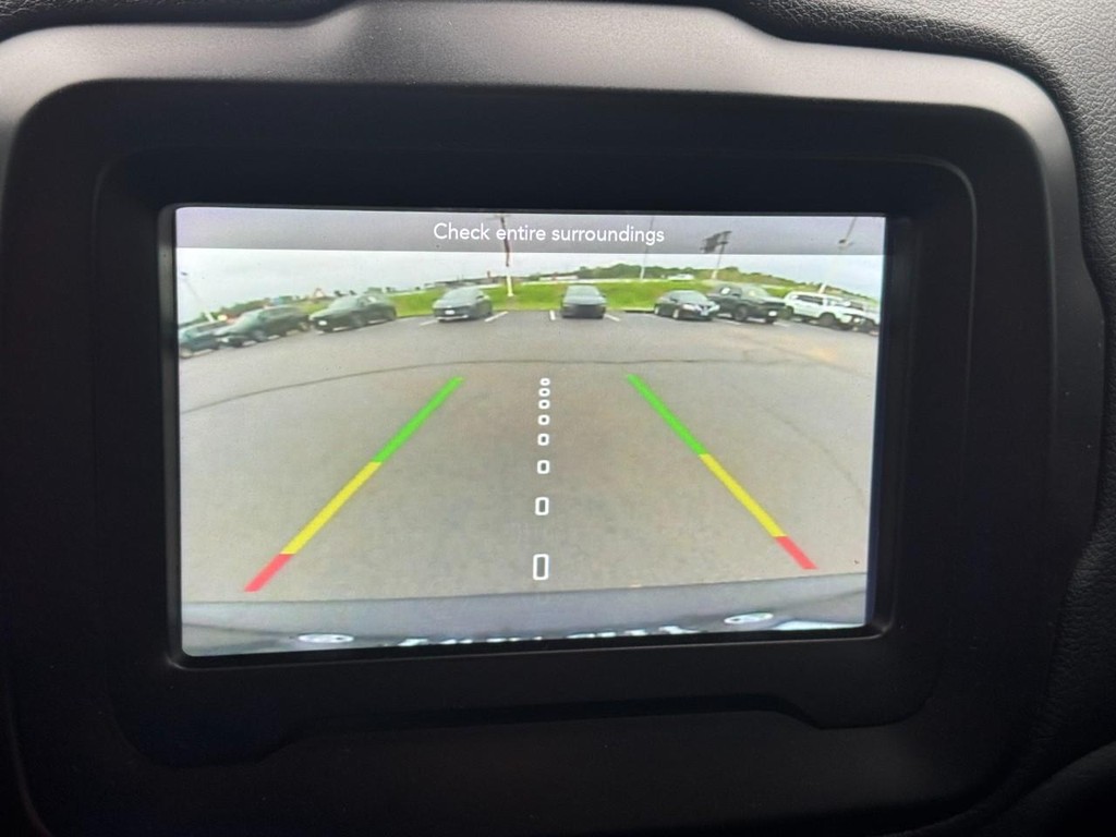Jeep Renegade Vehicle Full-screen Gallery Image 22