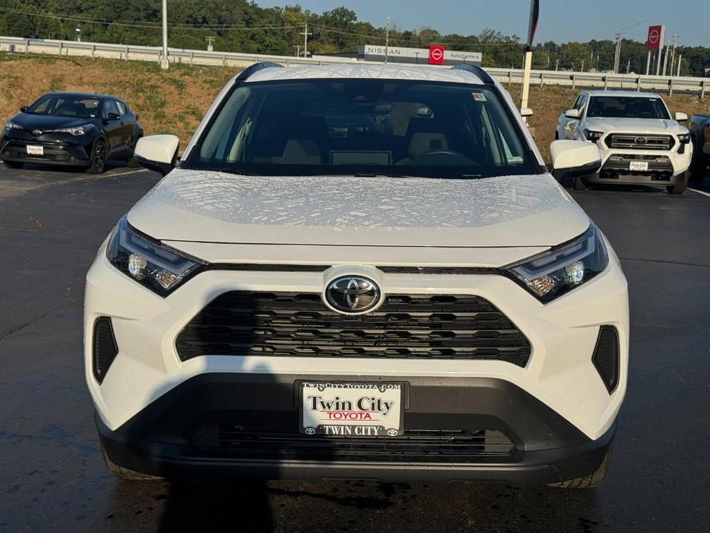 Toyota RAV4 Vehicle Image 10