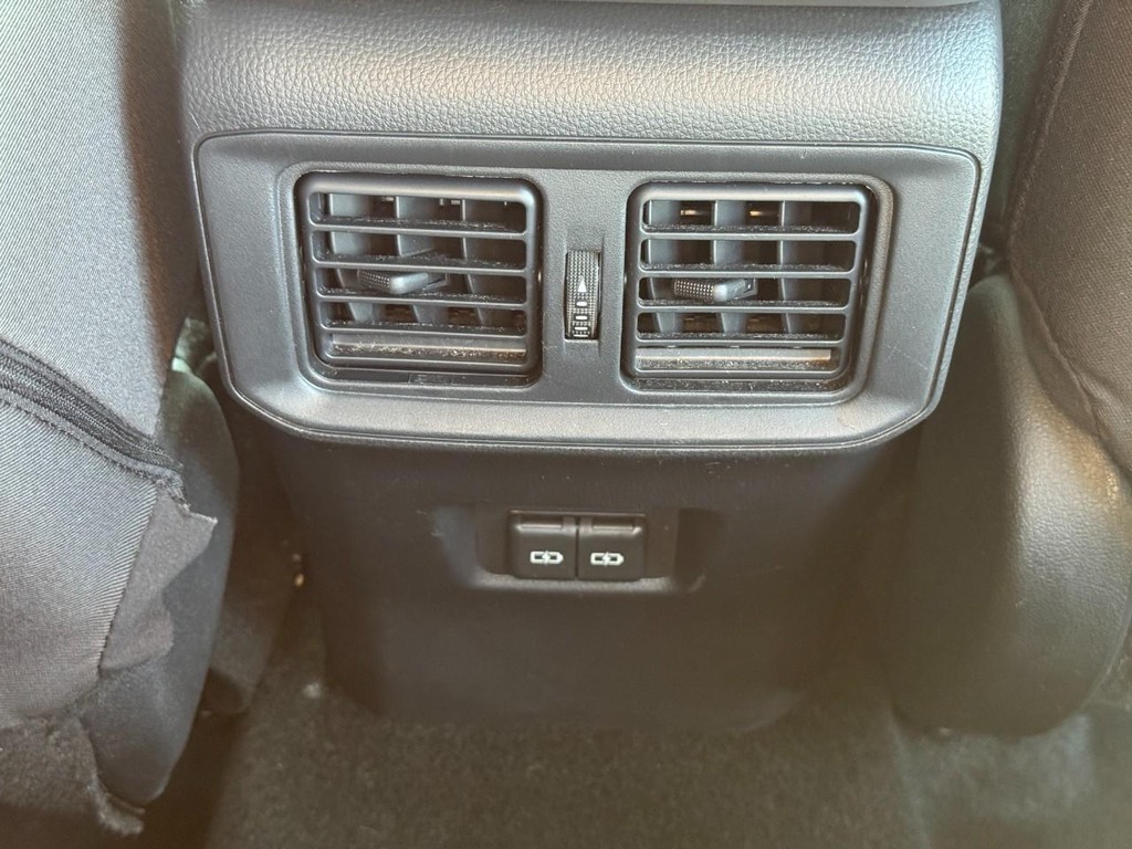 Toyota RAV4 Vehicle Image 12