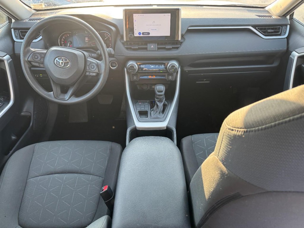 Toyota RAV4 Vehicle Image 13