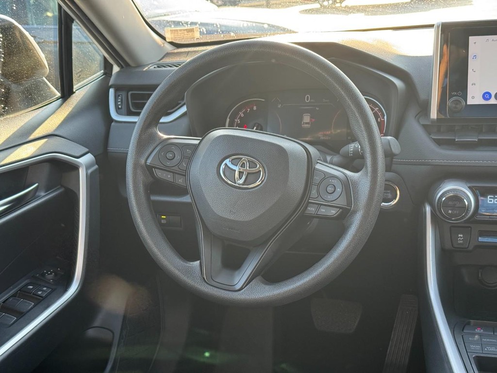 Toyota RAV4 Vehicle Image 14