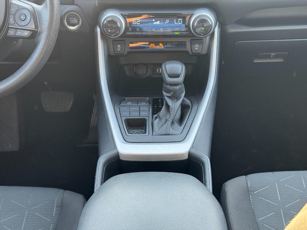 Toyota RAV4 Vehicle Image 16
