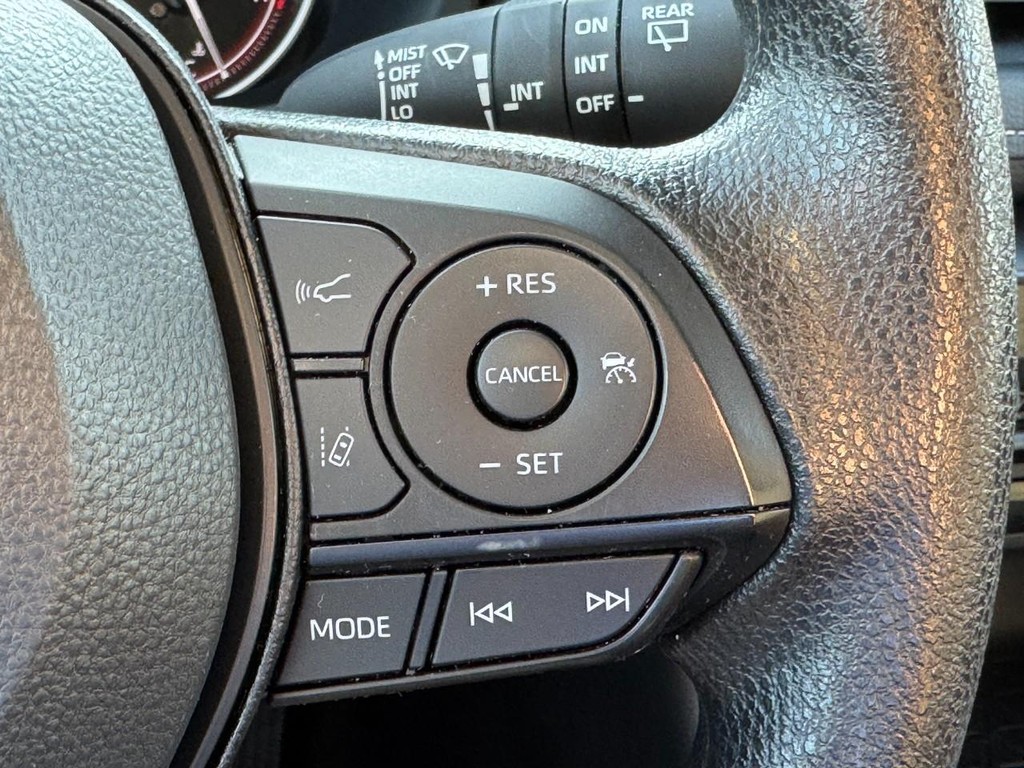 Toyota RAV4 Vehicle Image 21