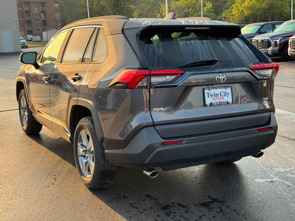 Toyota RAV4 Vehicle Image 7