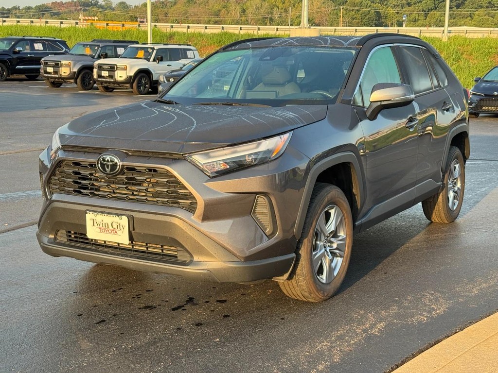 Toyota RAV4 Vehicle Image 9
