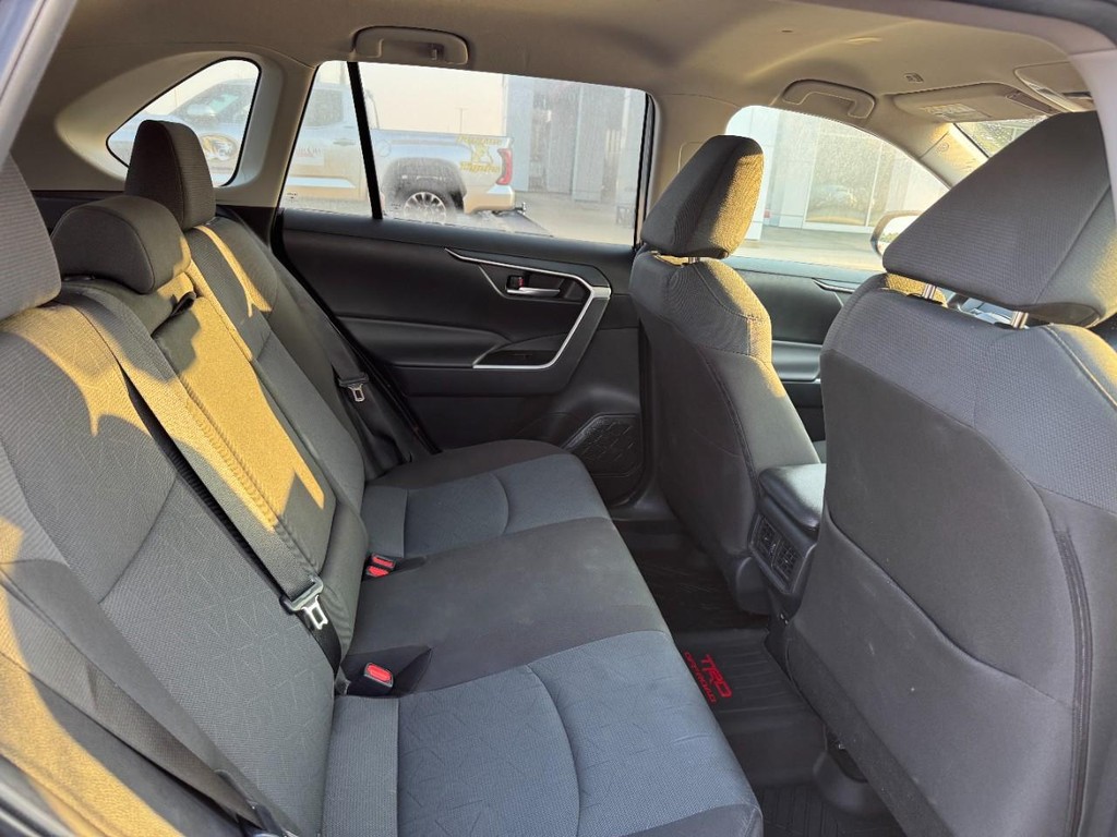 Toyota RAV4 Vehicle Image 11