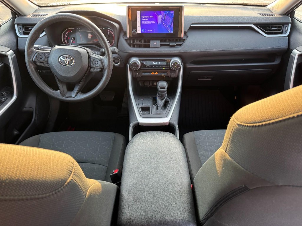 Toyota RAV4 Vehicle Image 13