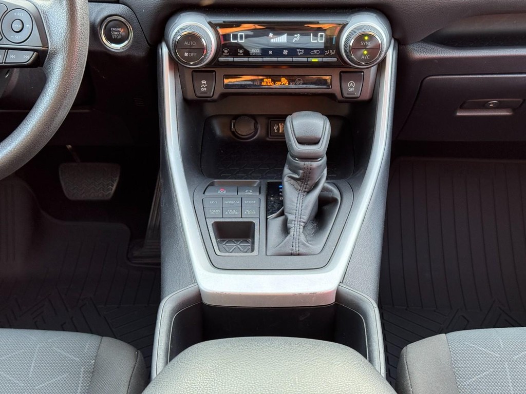 Toyota RAV4 Vehicle Image 16