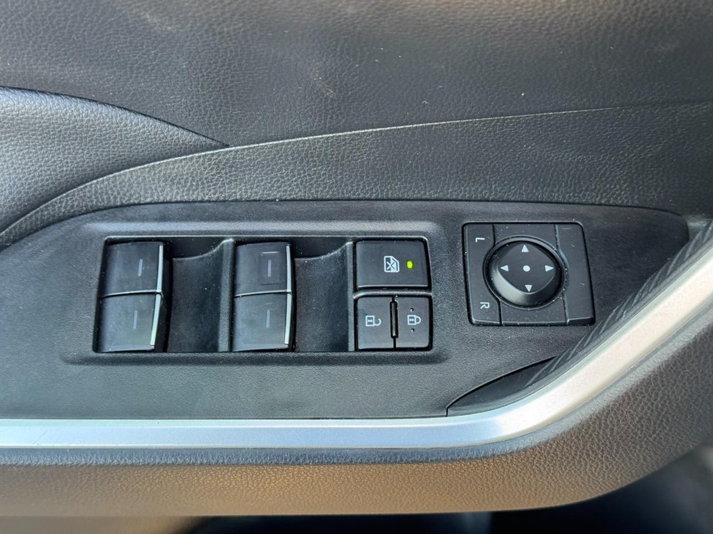 Toyota RAV4 Vehicle Image 17