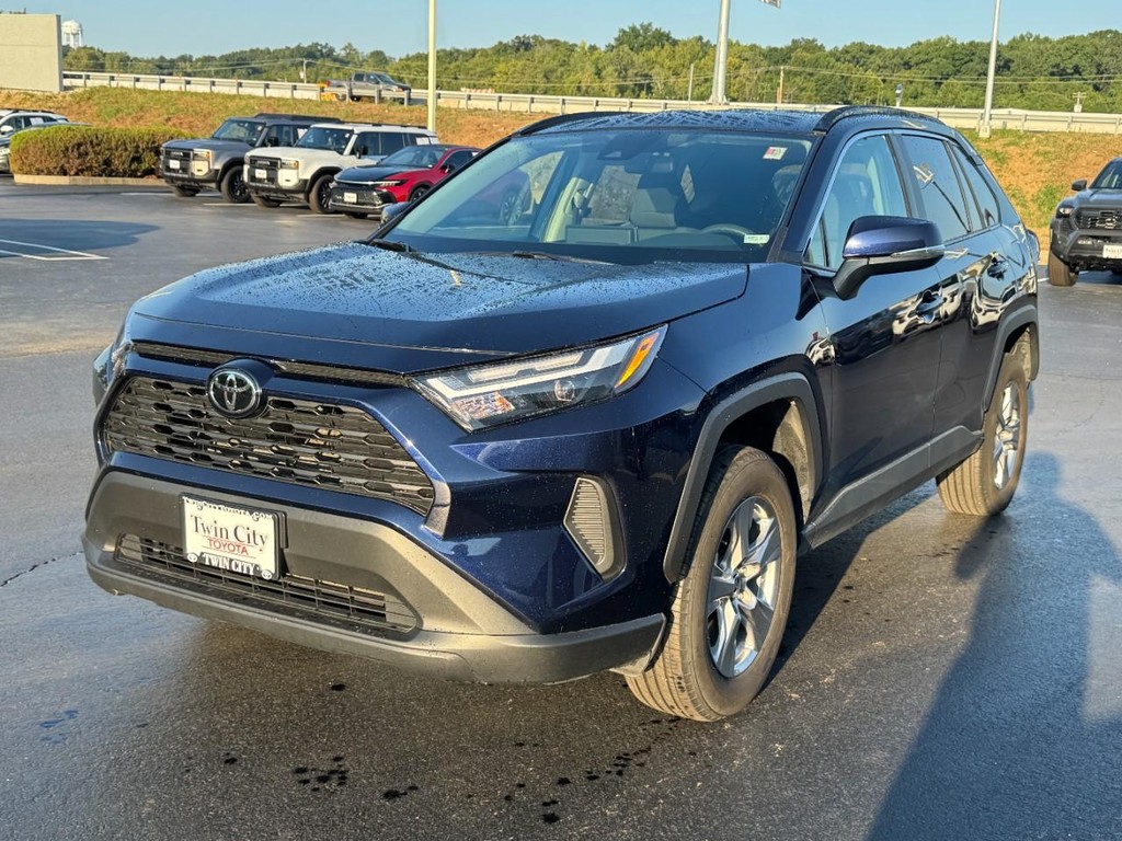Toyota RAV4 Vehicle Image 8