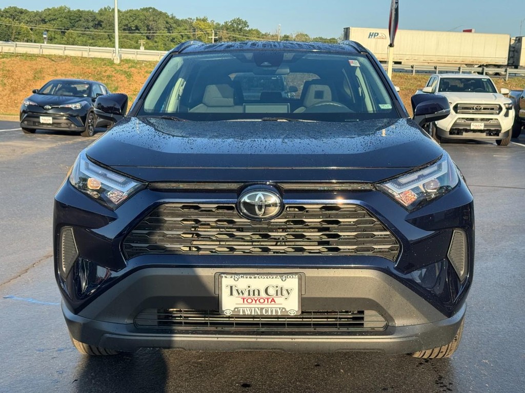 Toyota RAV4 Vehicle Image 9