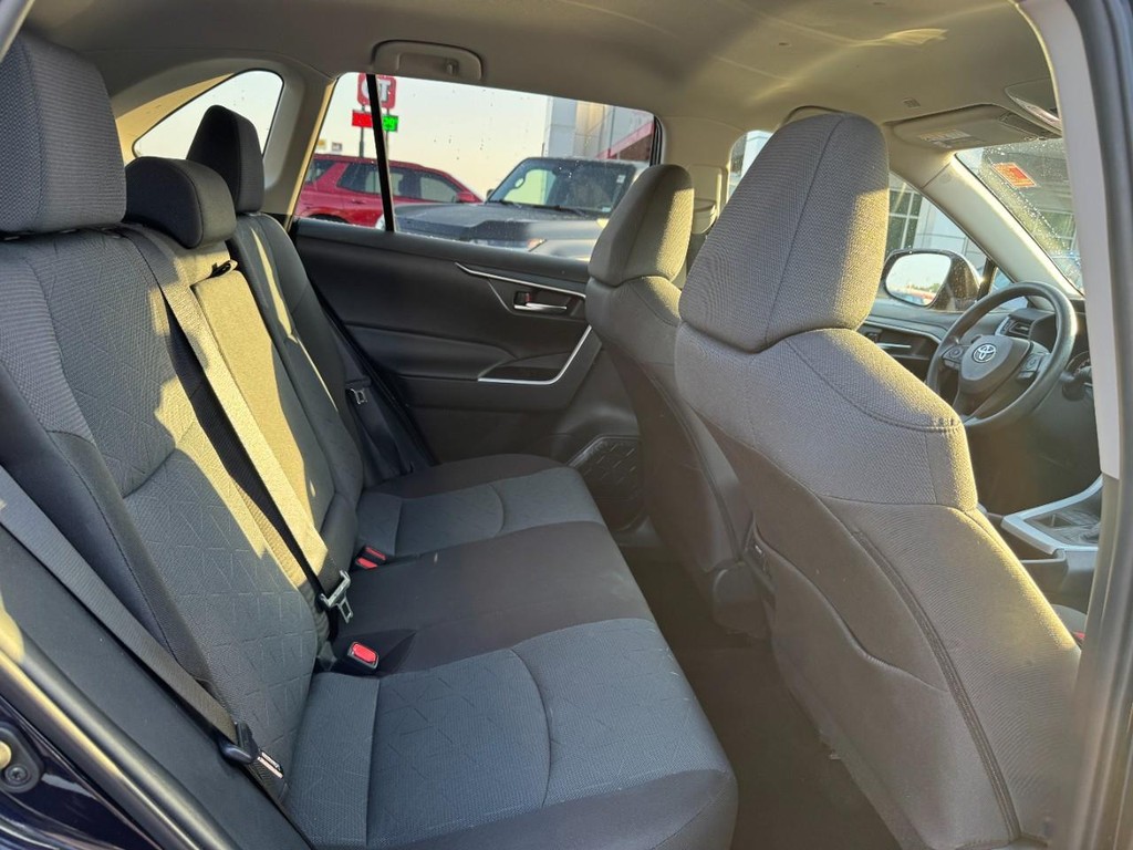 Toyota RAV4 Vehicle Image 10