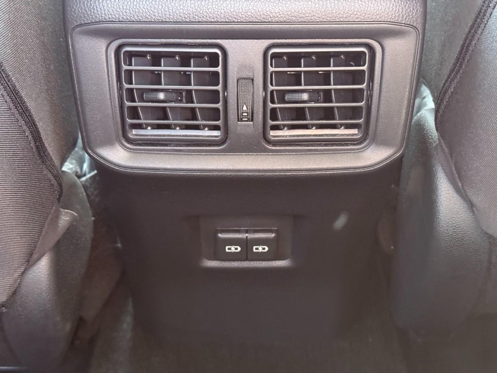 Toyota RAV4 Vehicle Image 11