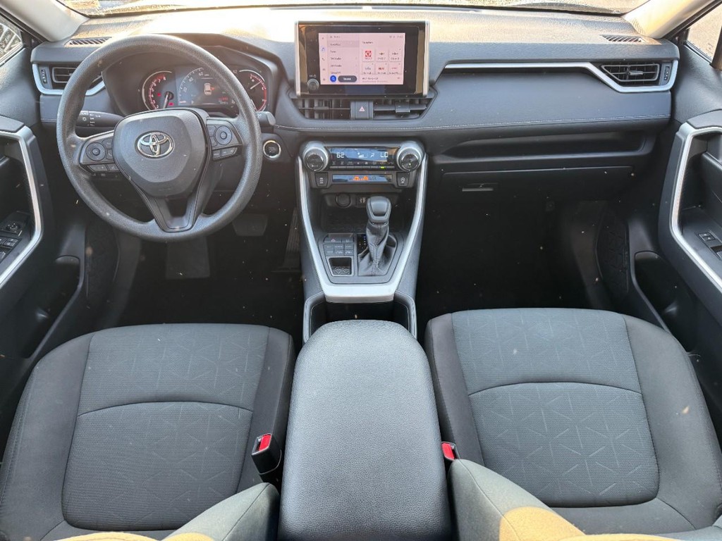 Toyota RAV4 Vehicle Image 12