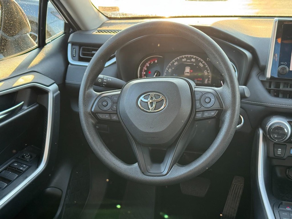 Toyota RAV4 Vehicle Image 13