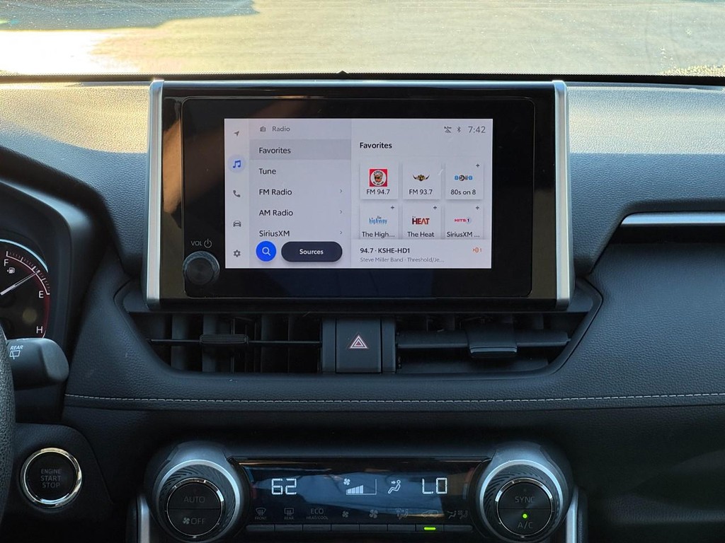 Toyota RAV4 Vehicle Image 14
