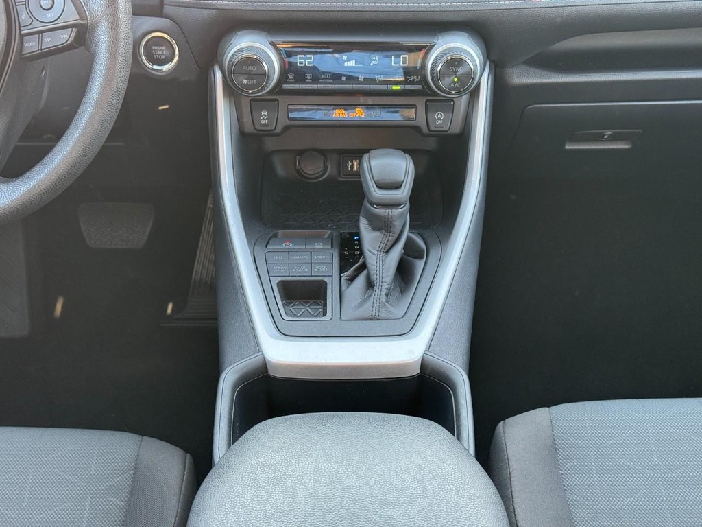 Toyota RAV4 Vehicle Image 15