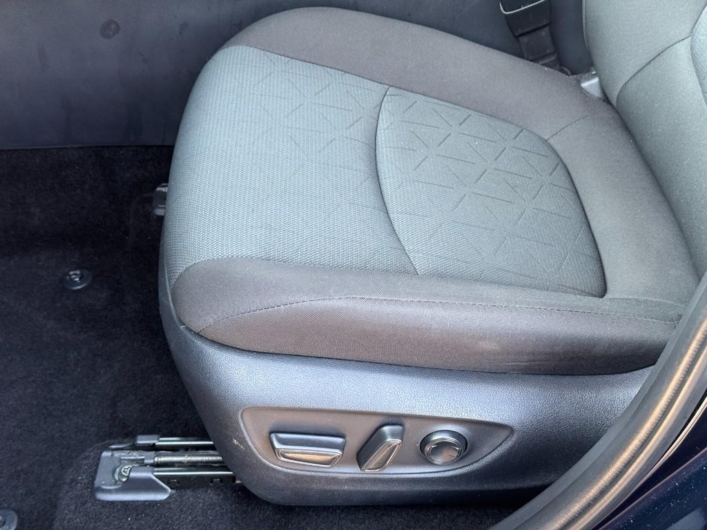 Toyota RAV4 Vehicle Image 17