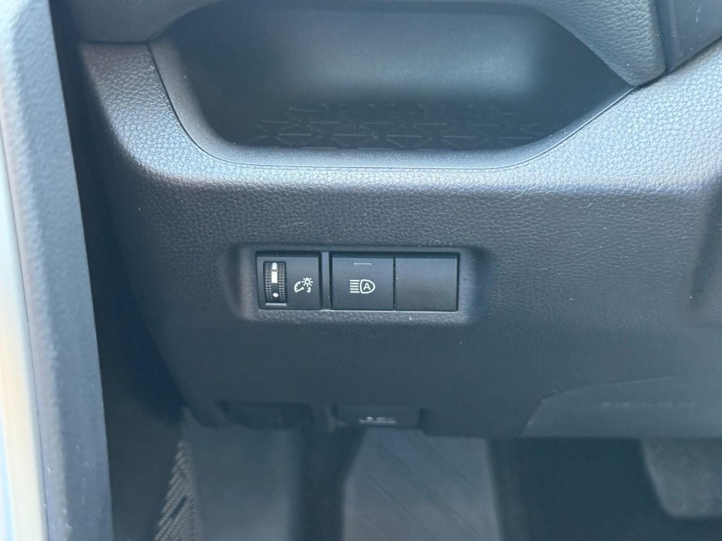 Toyota RAV4 Vehicle Image 18