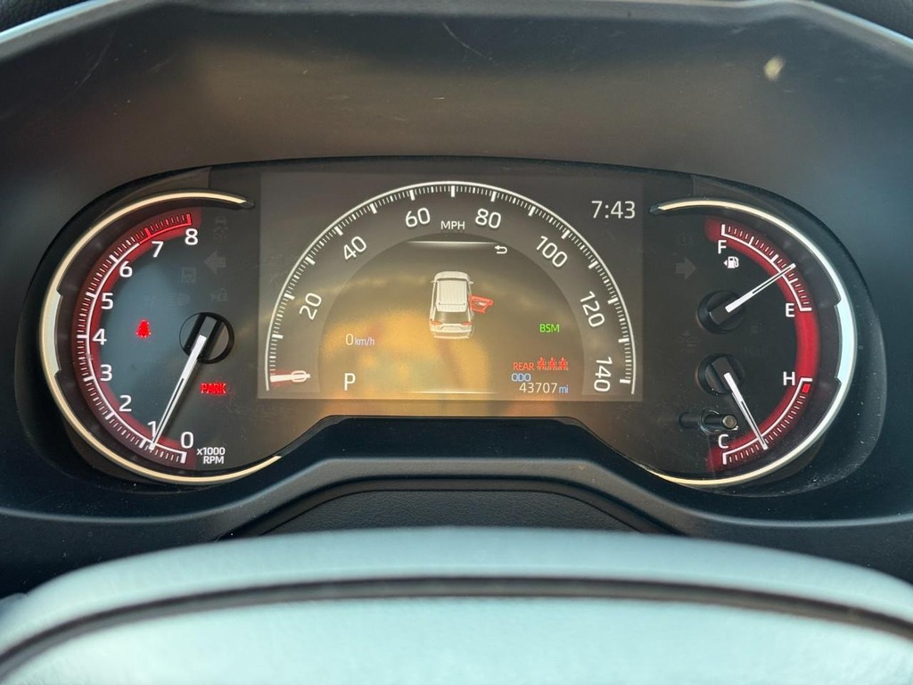 Toyota RAV4 Vehicle Image 21