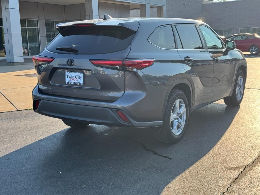 Toyota Highlander Vehicle Image 3