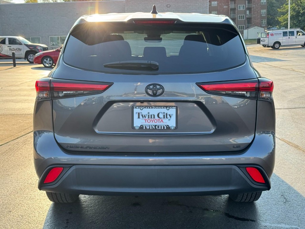 Toyota Highlander Vehicle Image 4